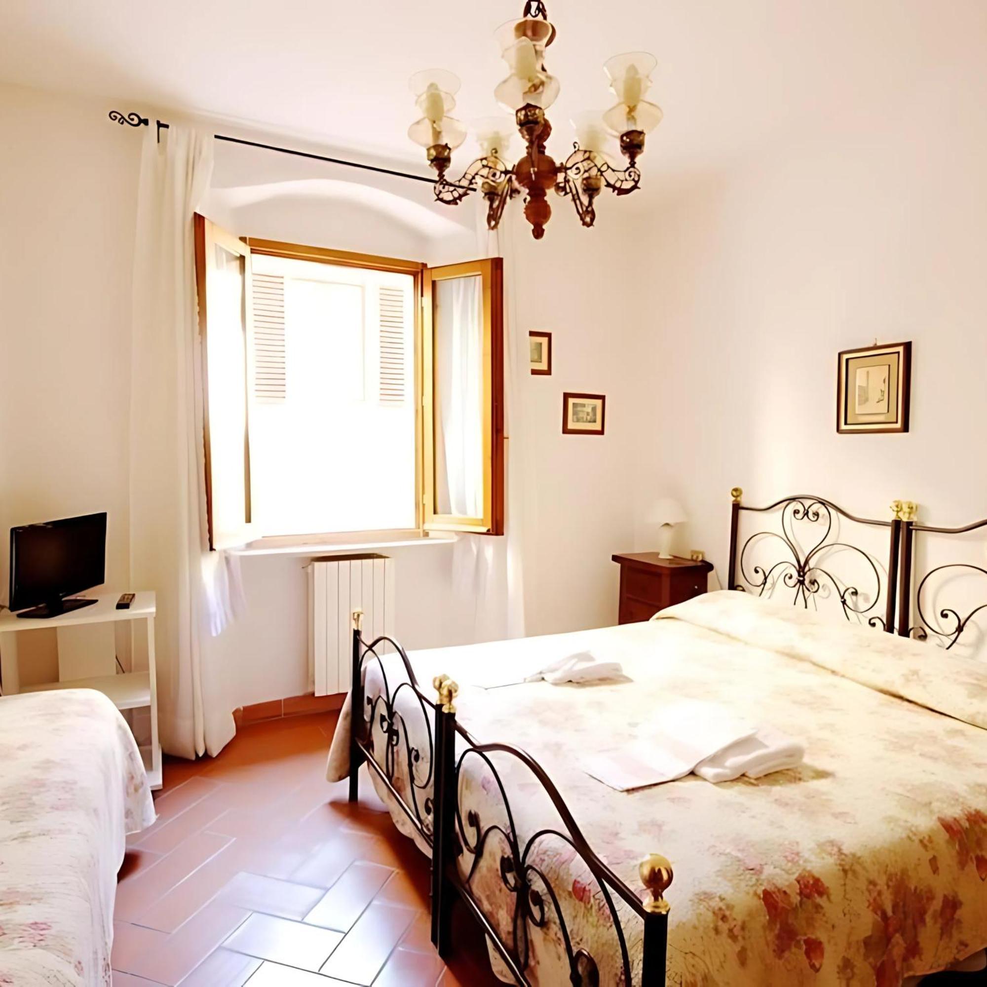 Locanda Il Pino ซานจีมิญญาโน ภายนอก รูปภาพ