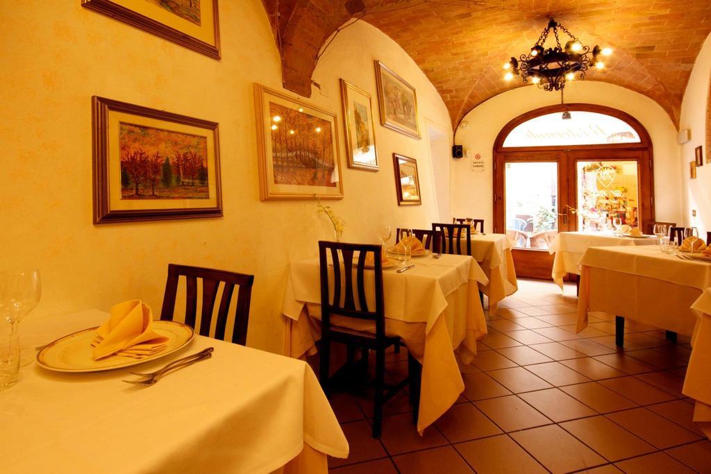 Locanda Il Pino ซานจีมิญญาโน ภายนอก รูปภาพ