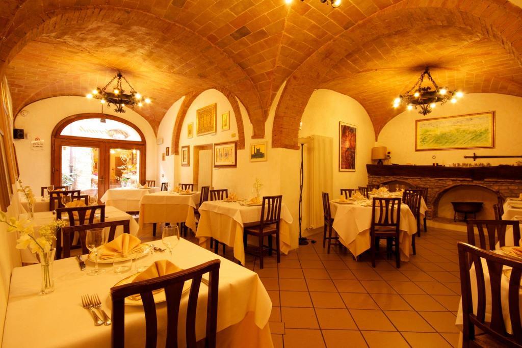 Locanda Il Pino ซานจีมิญญาโน ภายนอก รูปภาพ
