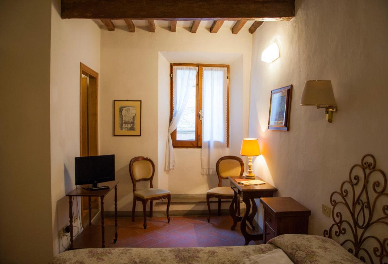 Locanda Il Pino ซานจีมิญญาโน ภายนอก รูปภาพ